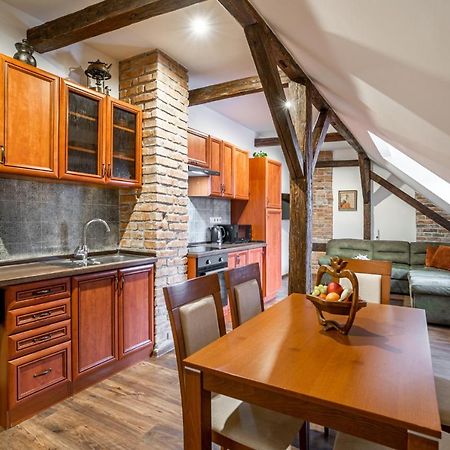 מיקולוב Apartmany In Veritas מראה חיצוני תמונה