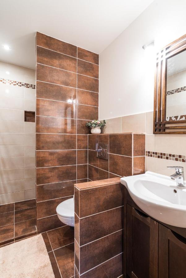מיקולוב Apartmany In Veritas מראה חיצוני תמונה